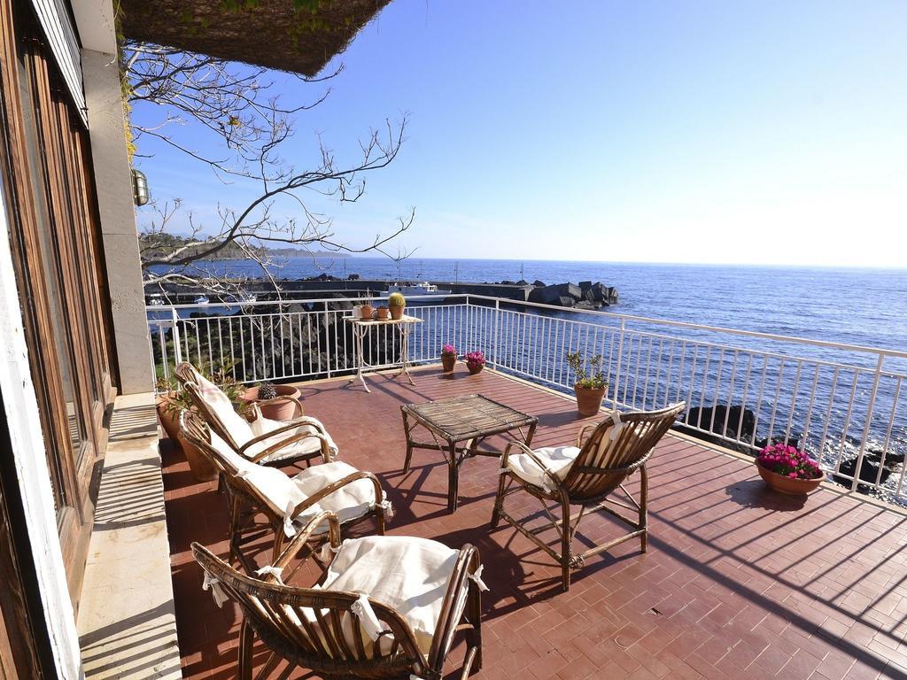 Cozy Holiday Home In Pozzillo With Terrace Ачиреале Екстер'єр фото