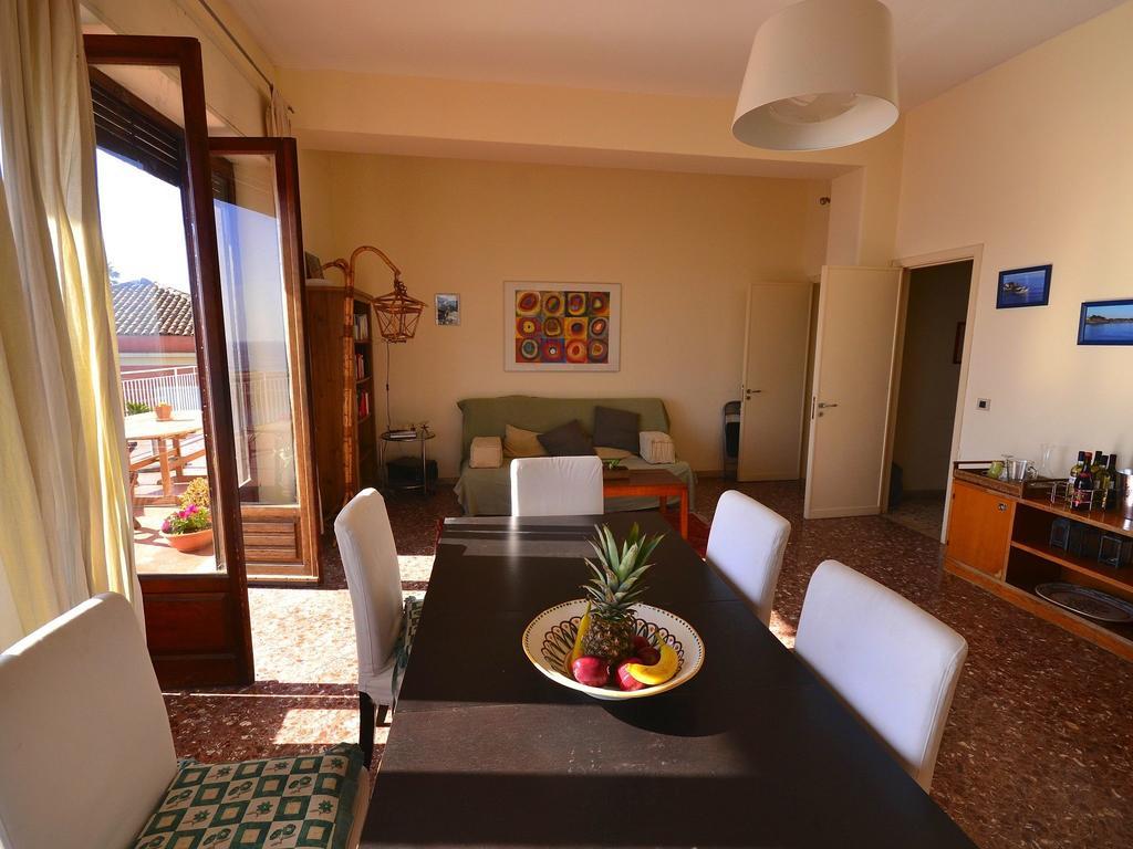 Cozy Holiday Home In Pozzillo With Terrace Ачиреале Екстер'єр фото