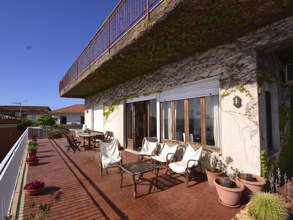 Cozy Holiday Home In Pozzillo With Terrace Ачиреале Екстер'єр фото